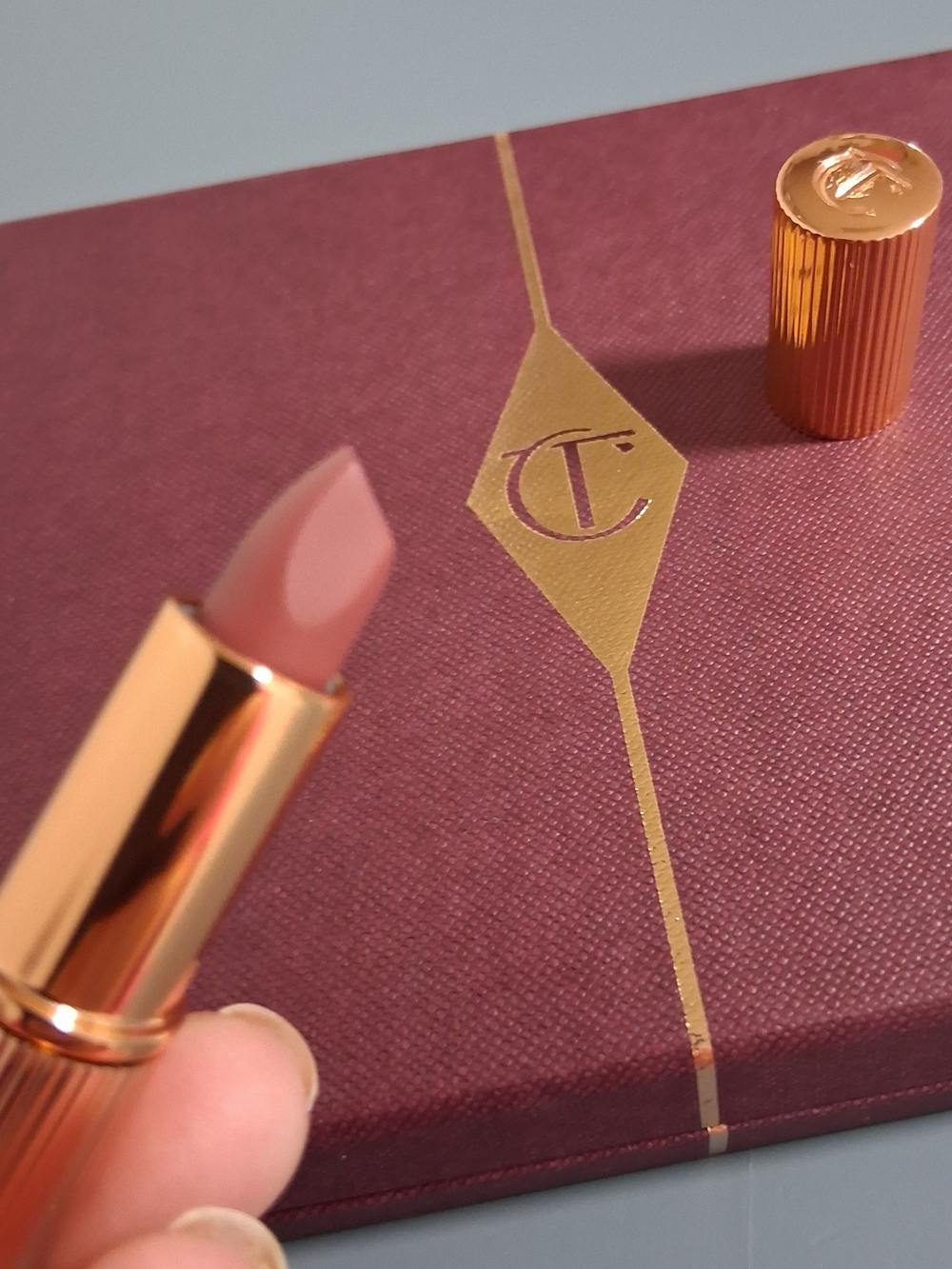 2 Mini Charlotte Tilbury Lipsticks In K.I.S.S.I.N.G Stoned Rose & Pillow Talk - Picture 3 of 4